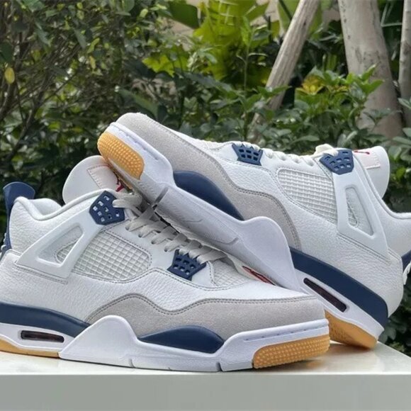 Nike Air Jordan 4 - Picture 4 of 5